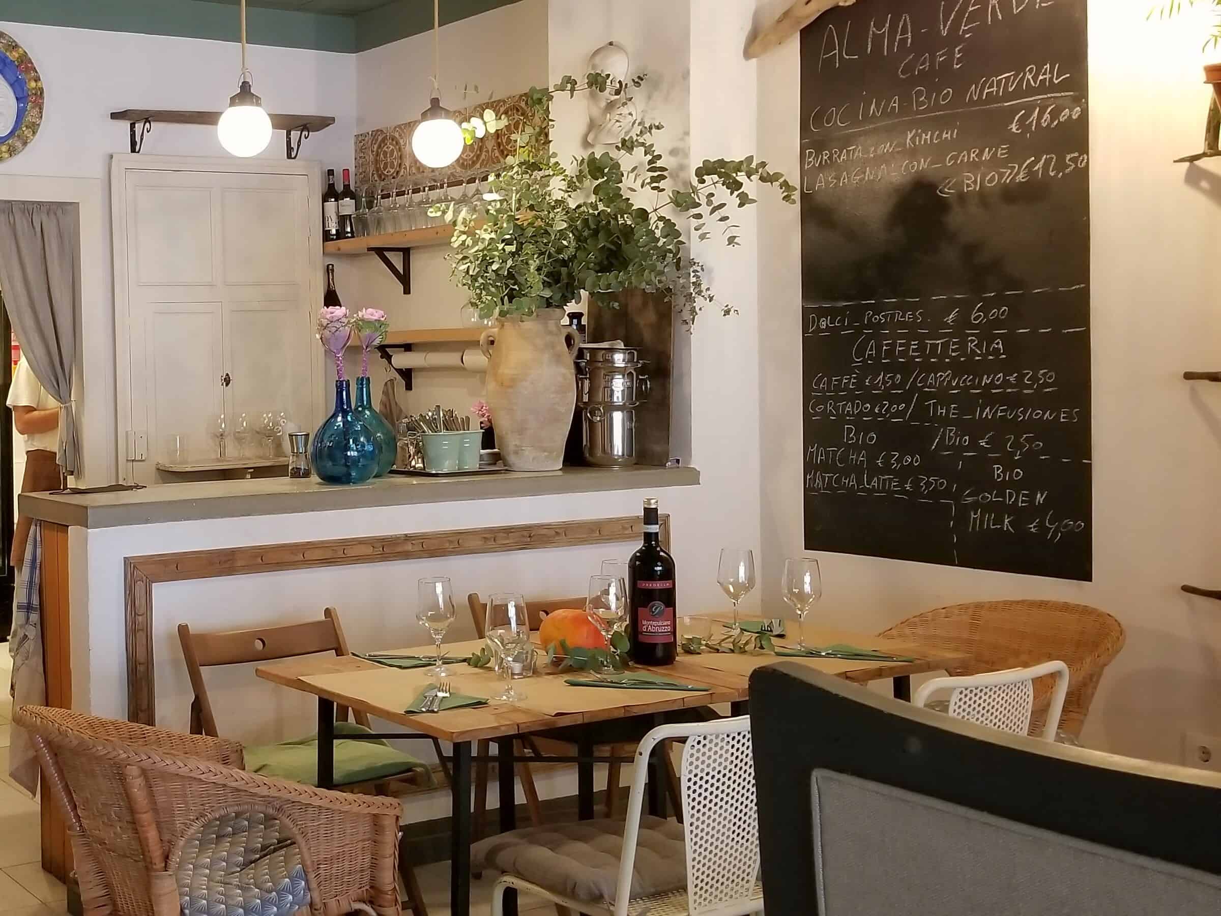 Alma Verde Café & Restaurant - Corner table by the bar